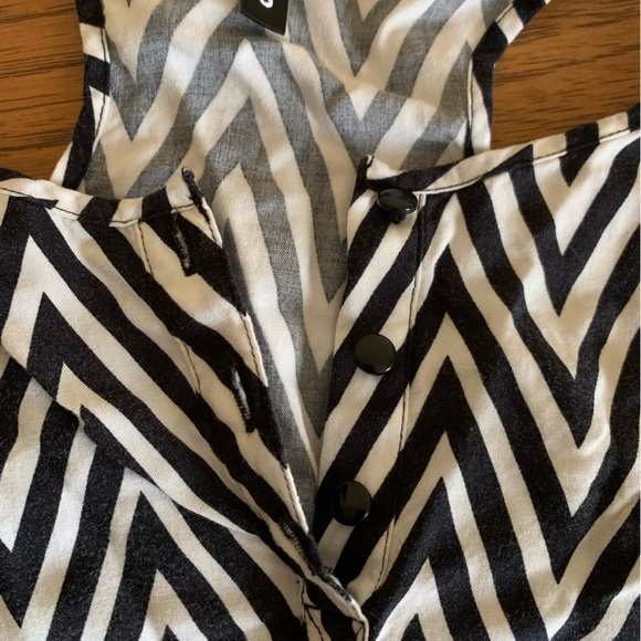 H&M Racerback High/low Geometric Tank - Picture 4 of 8